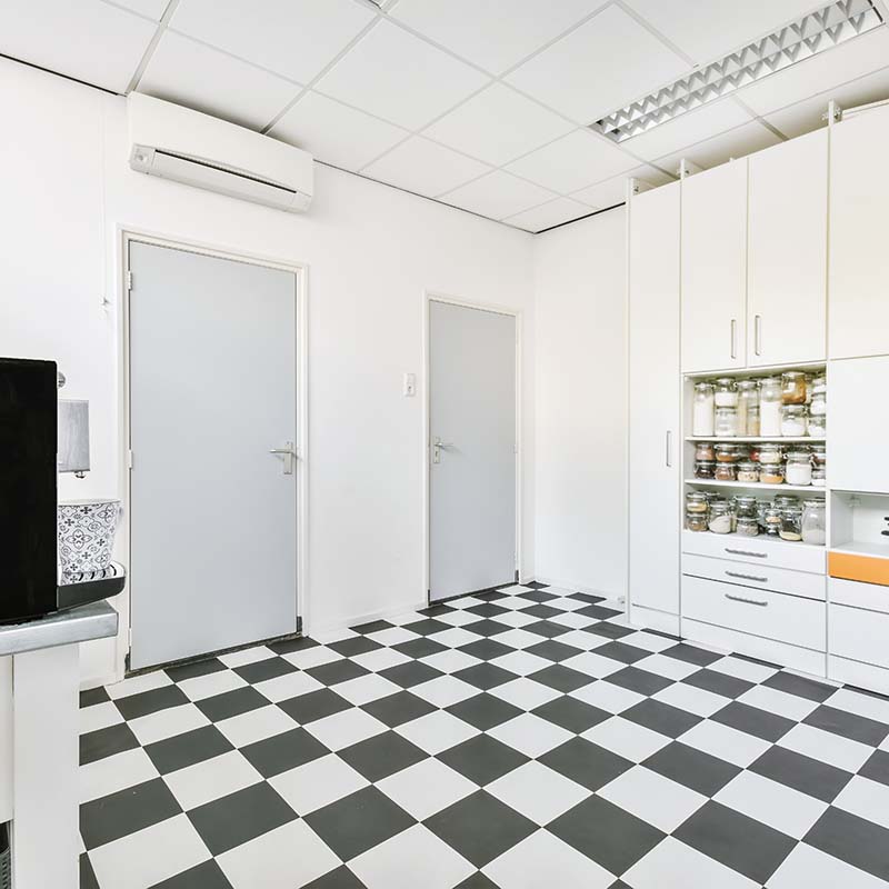 room with checkerboard floor WC3GX9W